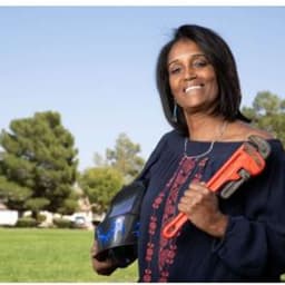Women supporting women in non-traditional areas